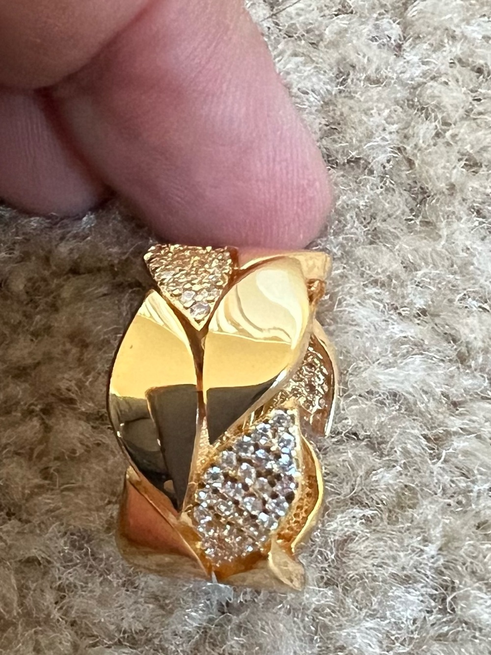 Beautiful Gold Plated stainless steel Ring Size 7